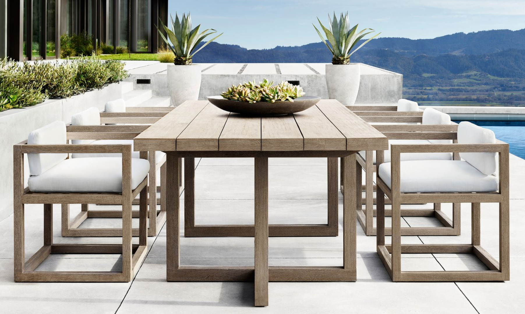 High-End Outdoor Dining Settings Aluminium and Teak Tables for Elegant Australian Patios