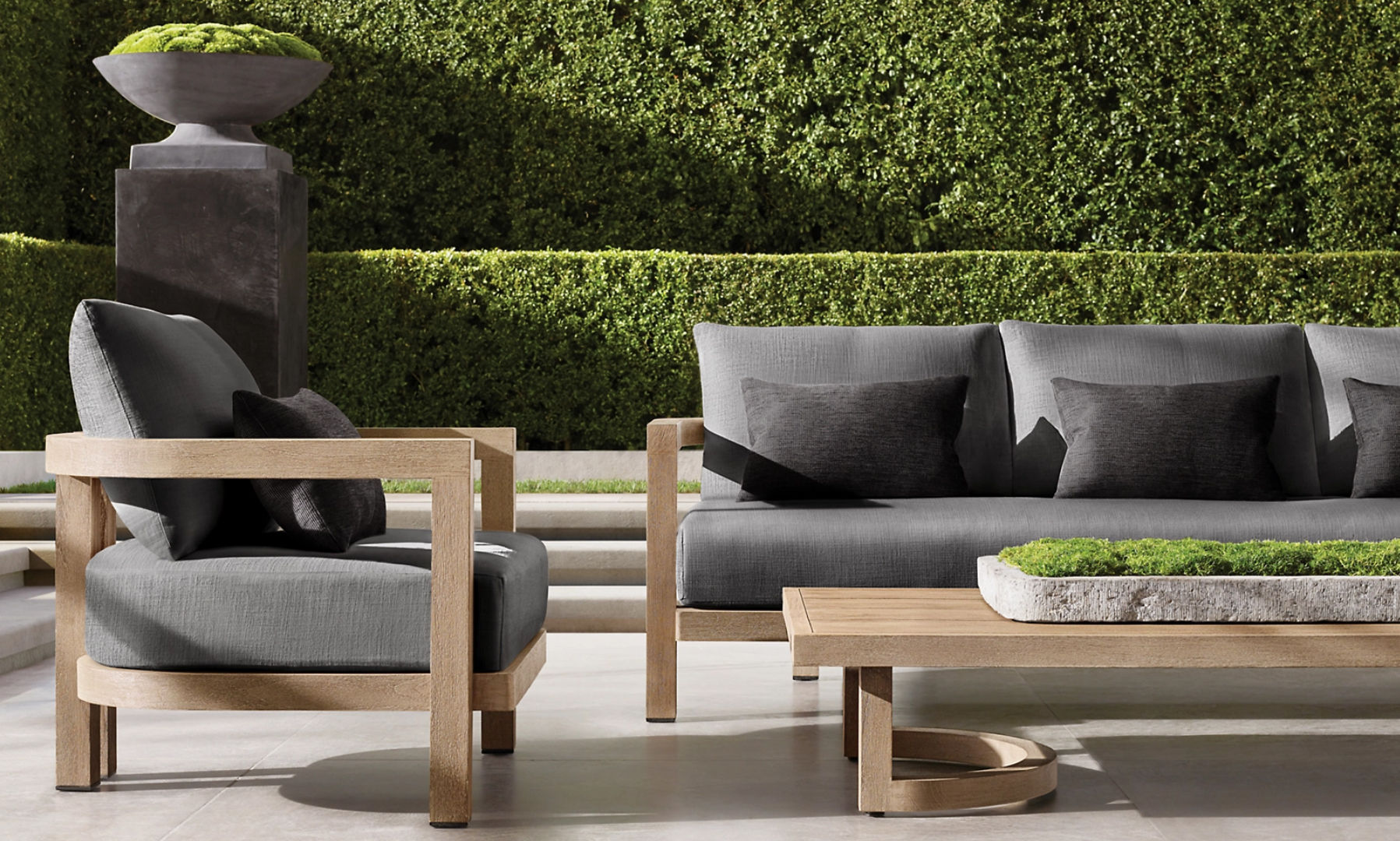 Outdoor Entertaining in Style How Custom Aluminium and Teak Lounge Settings Elevate Alfresco Living